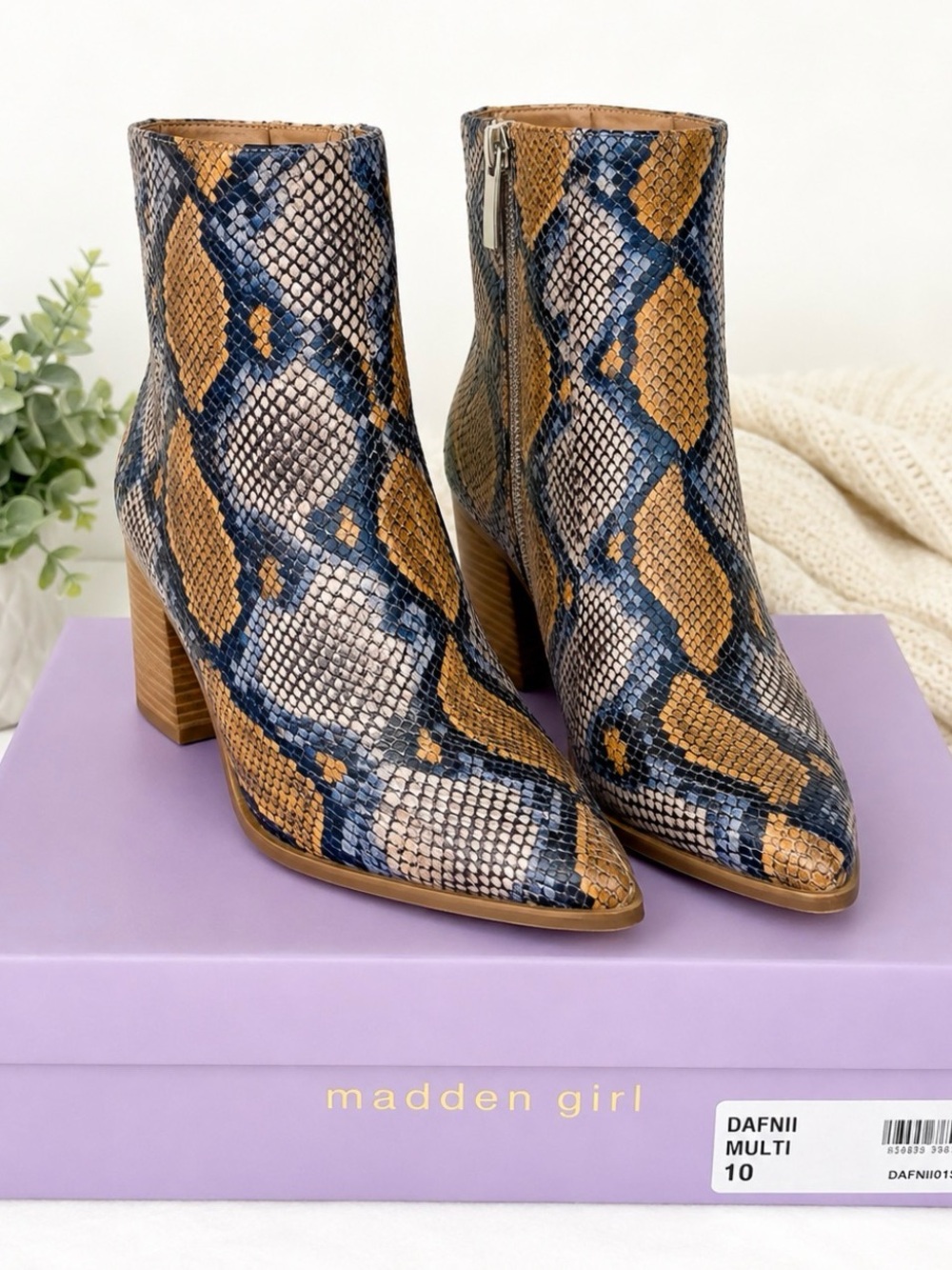 New Madden Girl Blue-Tan Snake Print Pointed Ankle Booties size 10